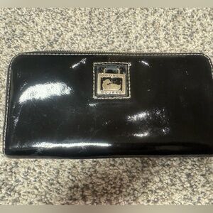 Dooney & Bourke wallet